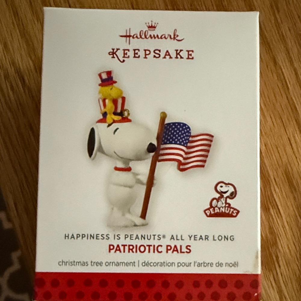 Hallmark Keepsake Snoopy with Flag Ornament. New